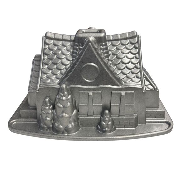 Nordic Ware Gingerbread House Holiday Christmas Cake Pan Aluminum‎ 9 cup - Picture 1 of 10